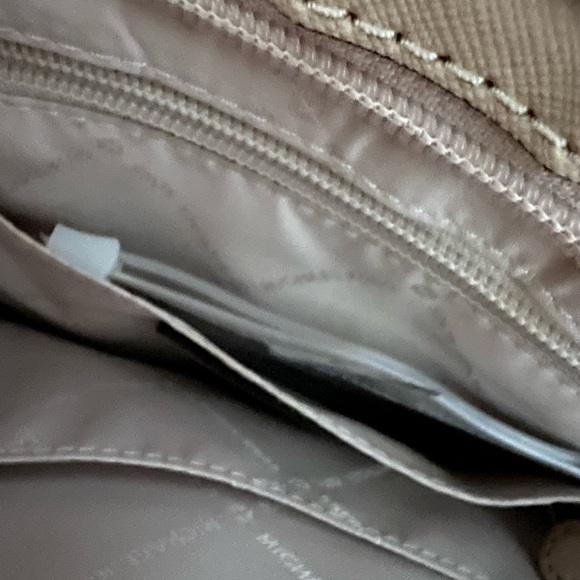 Michael Kors blush color crossbody - Picture 10 of 10